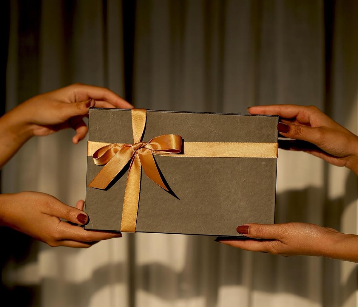 Elegant Black Magnetic Gift Box – Large - Abbycart