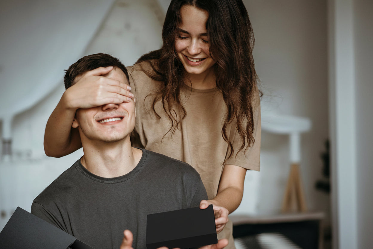 Men’s Slim RFID Pop-Up Wallet with ID Display & Money Clip